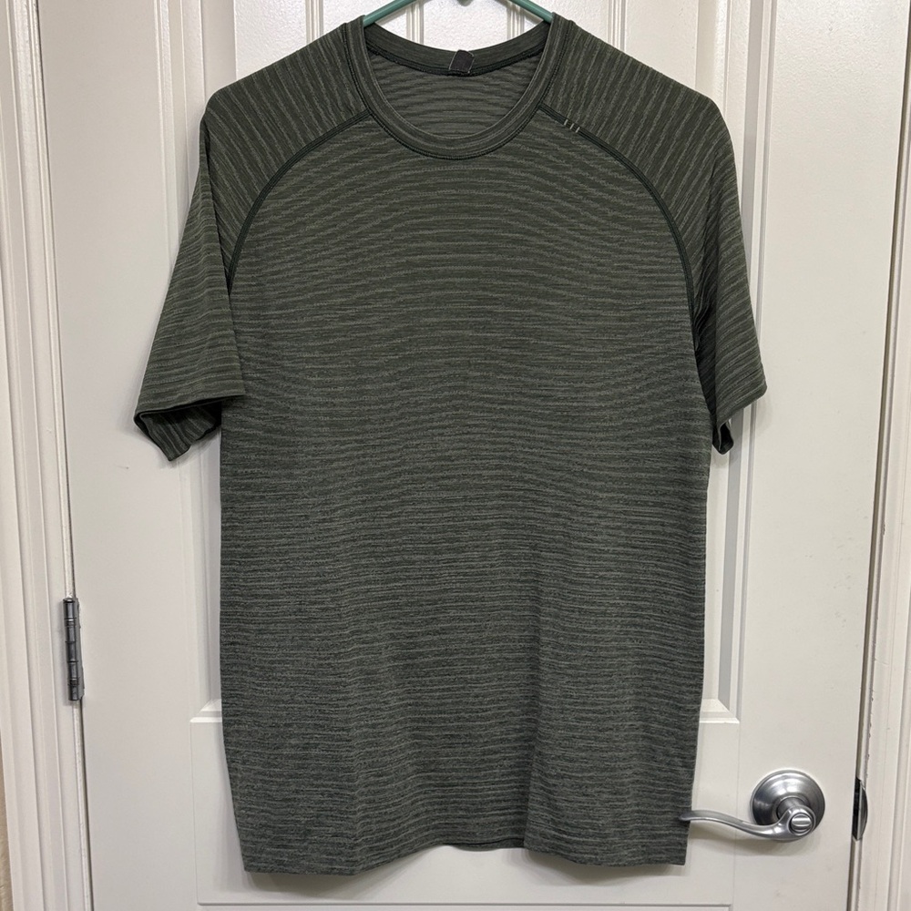 Lululemon Men's Olive Green Vent Tech Short Sleeve Crew Neck Shirt